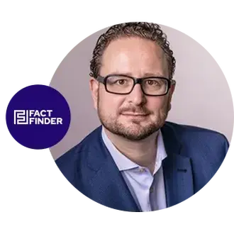 Portraitbild von Hagen Meischner mit einem Logo von Factfinder.